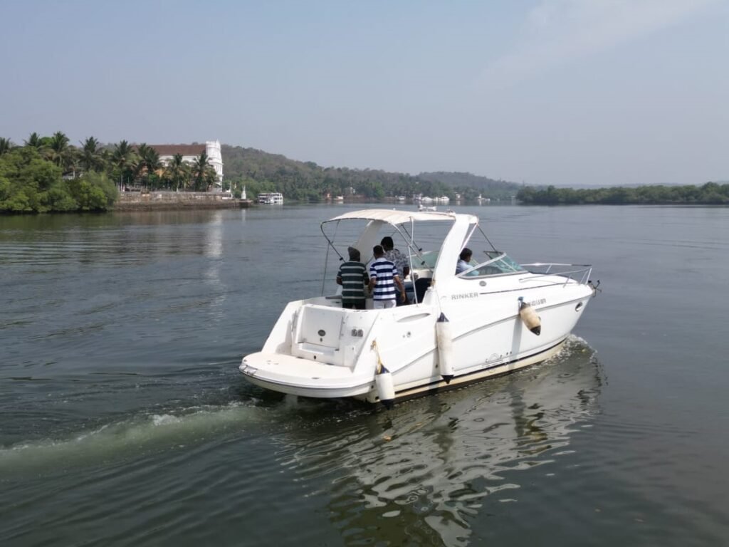 Rinker Cabin Cruiser Rental from 10000 per hour