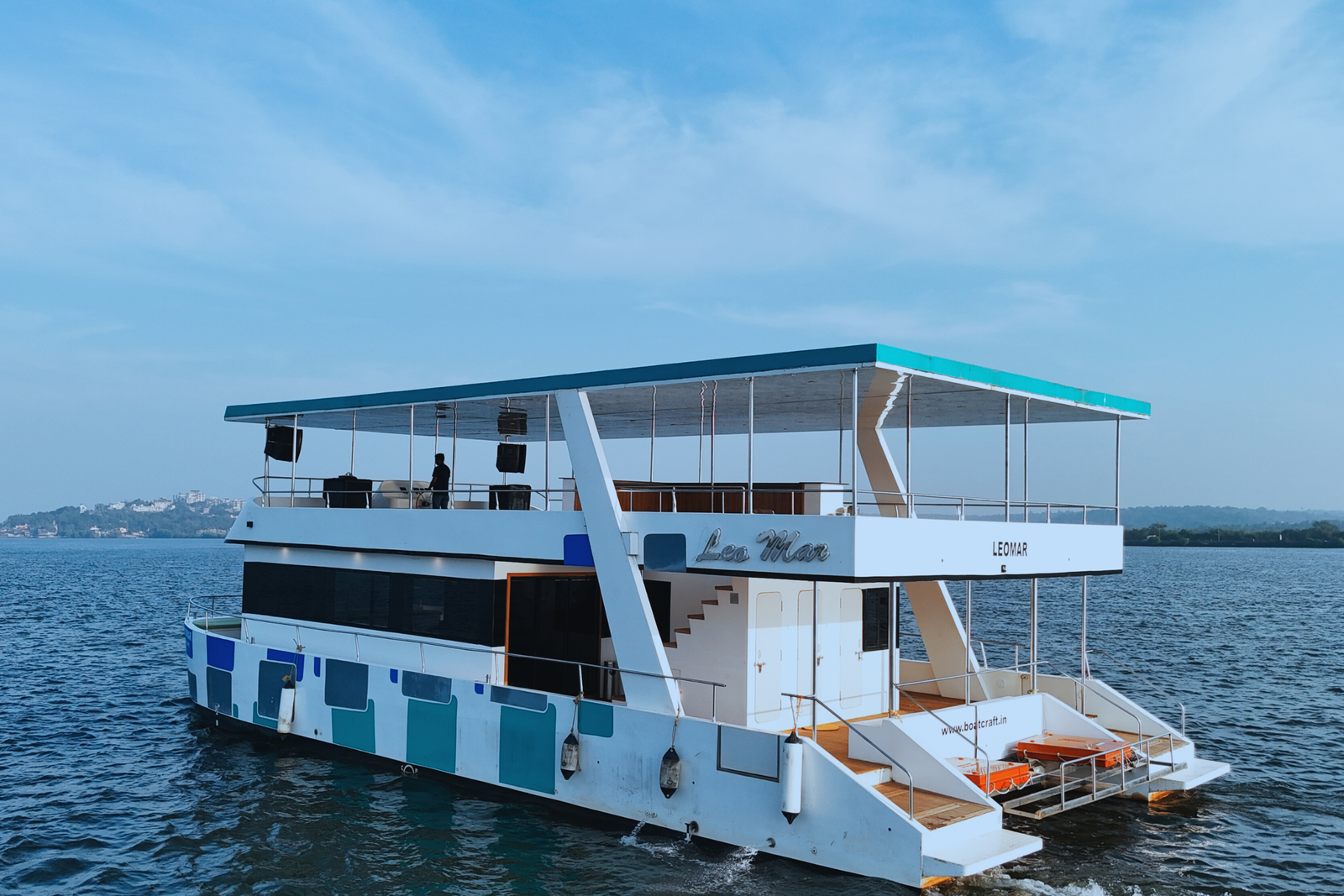 Leo Mar Sunset Dinner Cruise Image 1