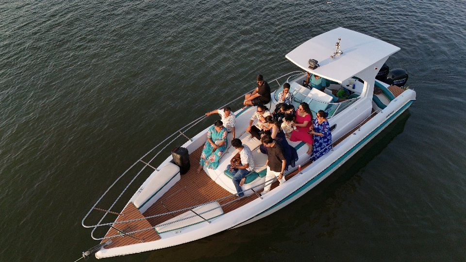 Majestic II Cabin Cruiser Image 5