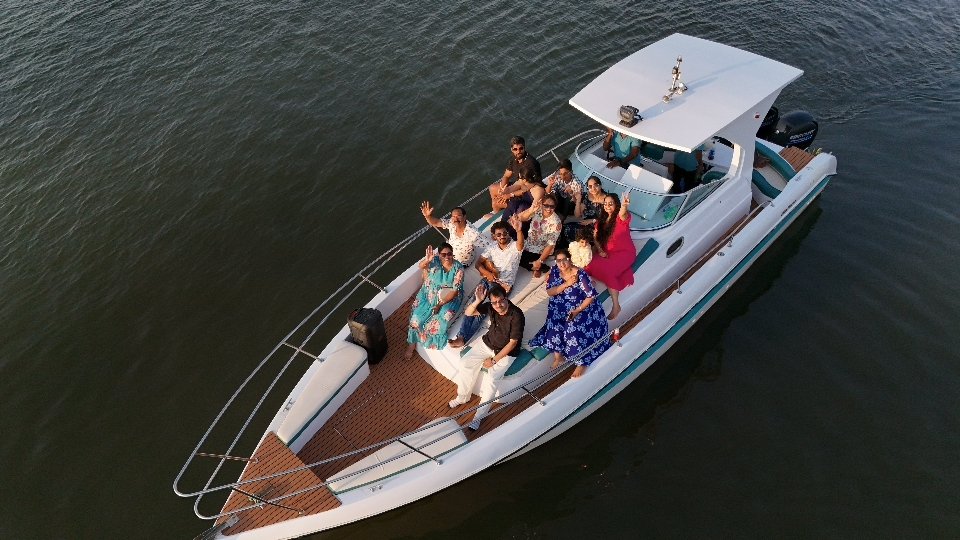 Majestic II Cabin Cruiser Image 4