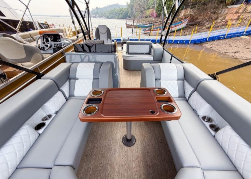 Mandovi Lounge Boat Image 3