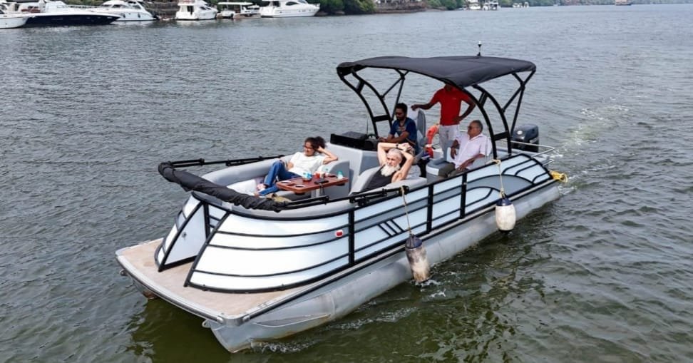 Mandovi Lounge Boat Image 4
