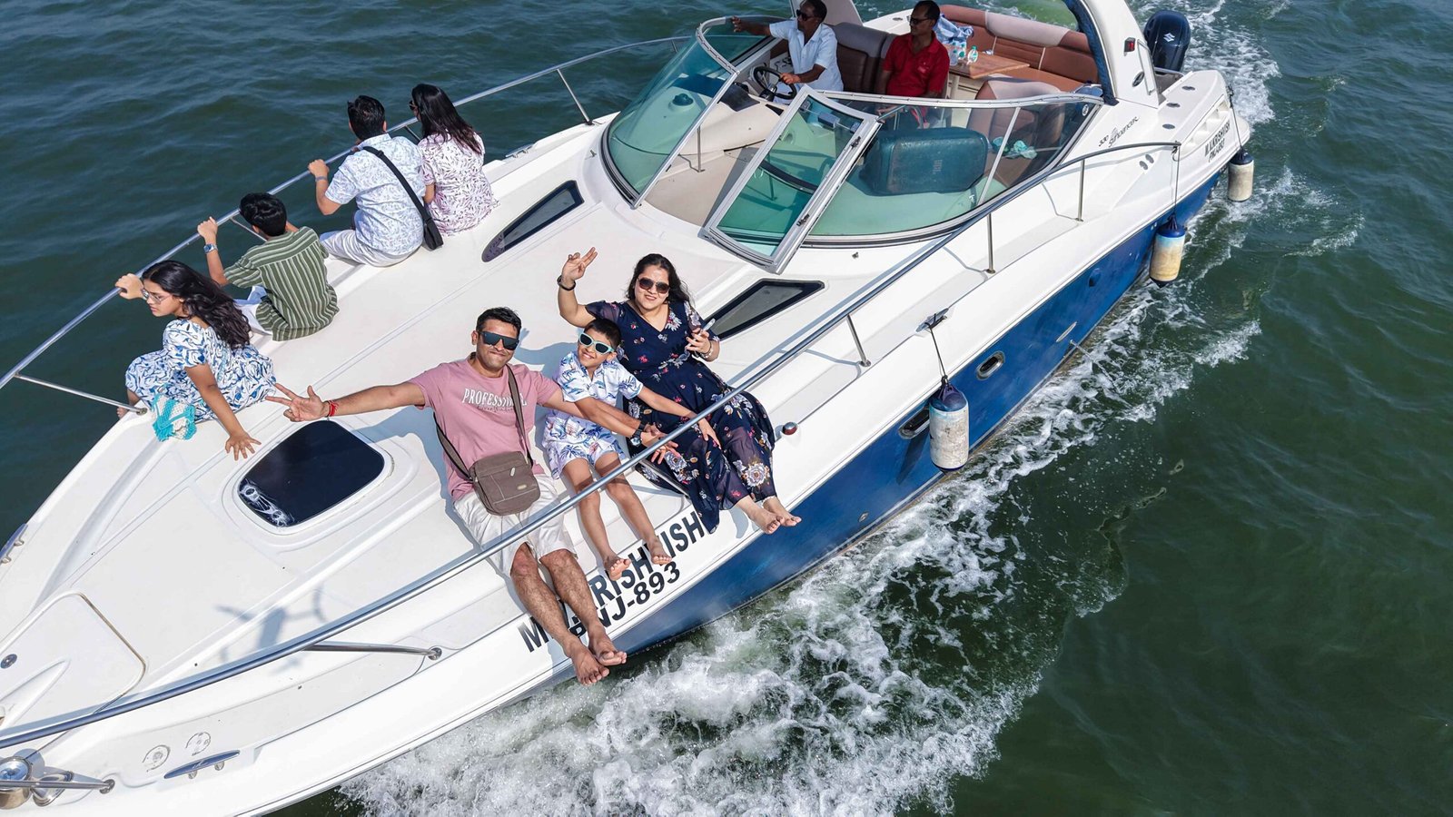 Sea Ray 330 Image 3
